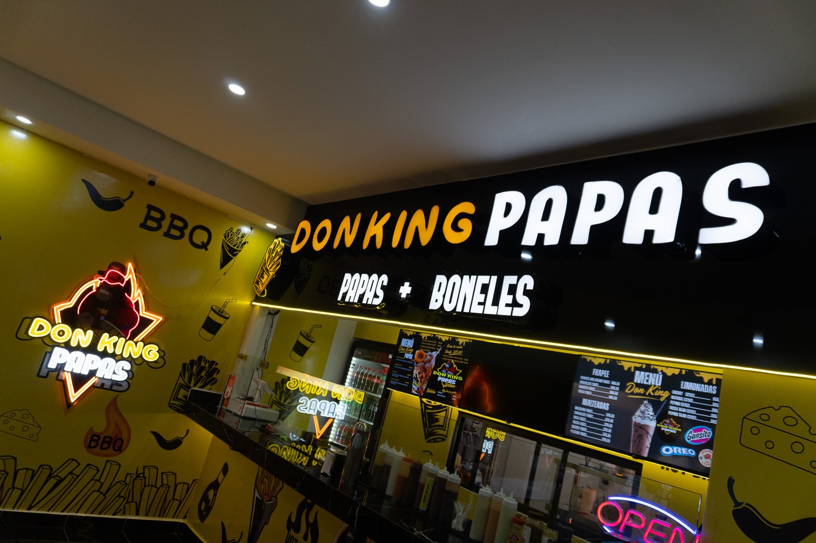 Letrero luminoso Don King Papas segunda sucursal Acuña