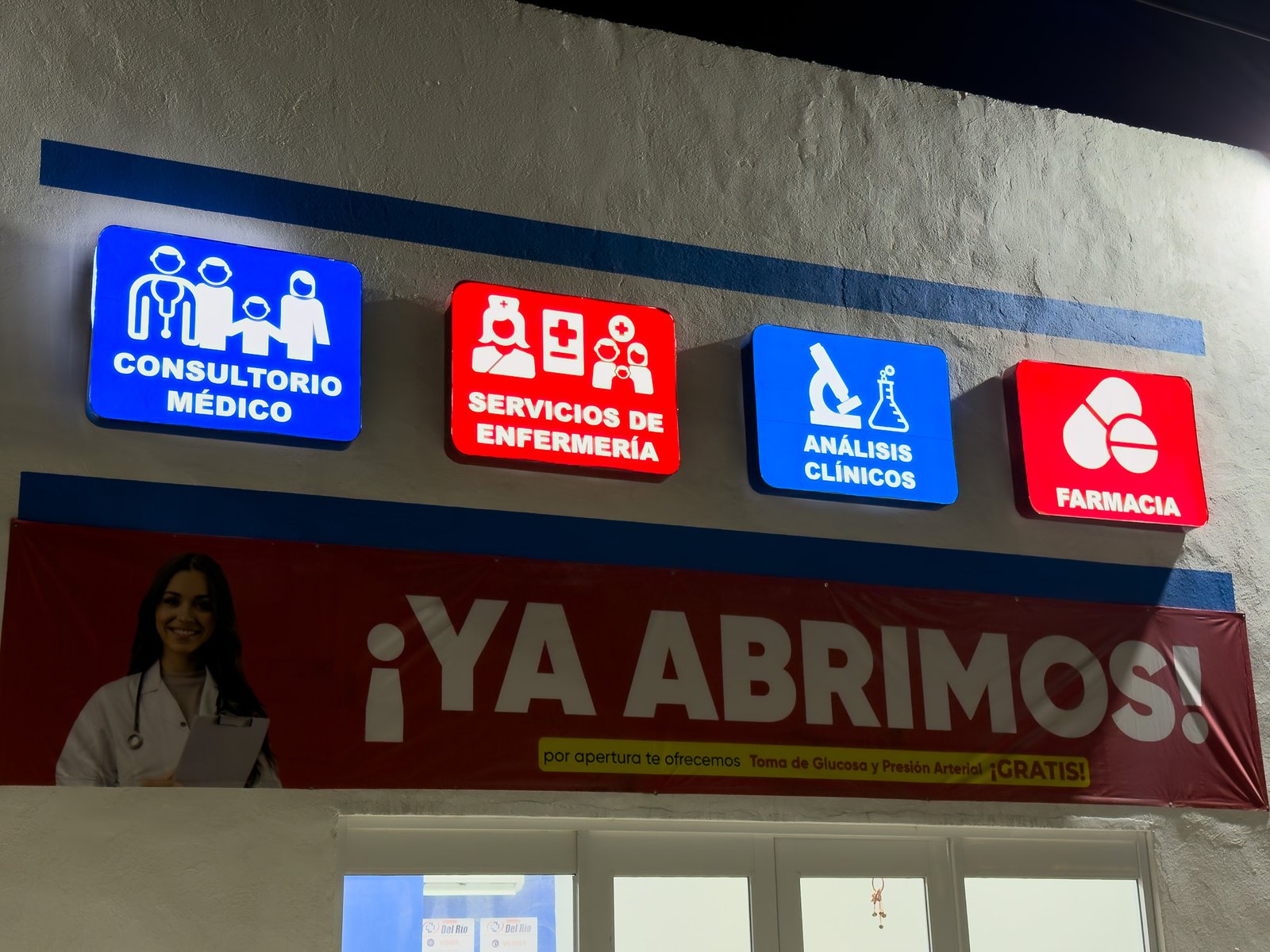 Letrero 3D Farmacias Del Río fabricado en Acuña